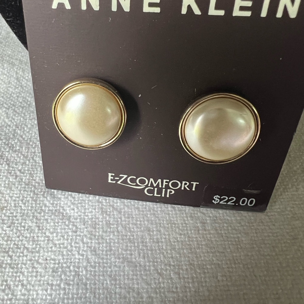 Anne Klein new clip on earrings gold tone white button earrings - Picture 5 of 5